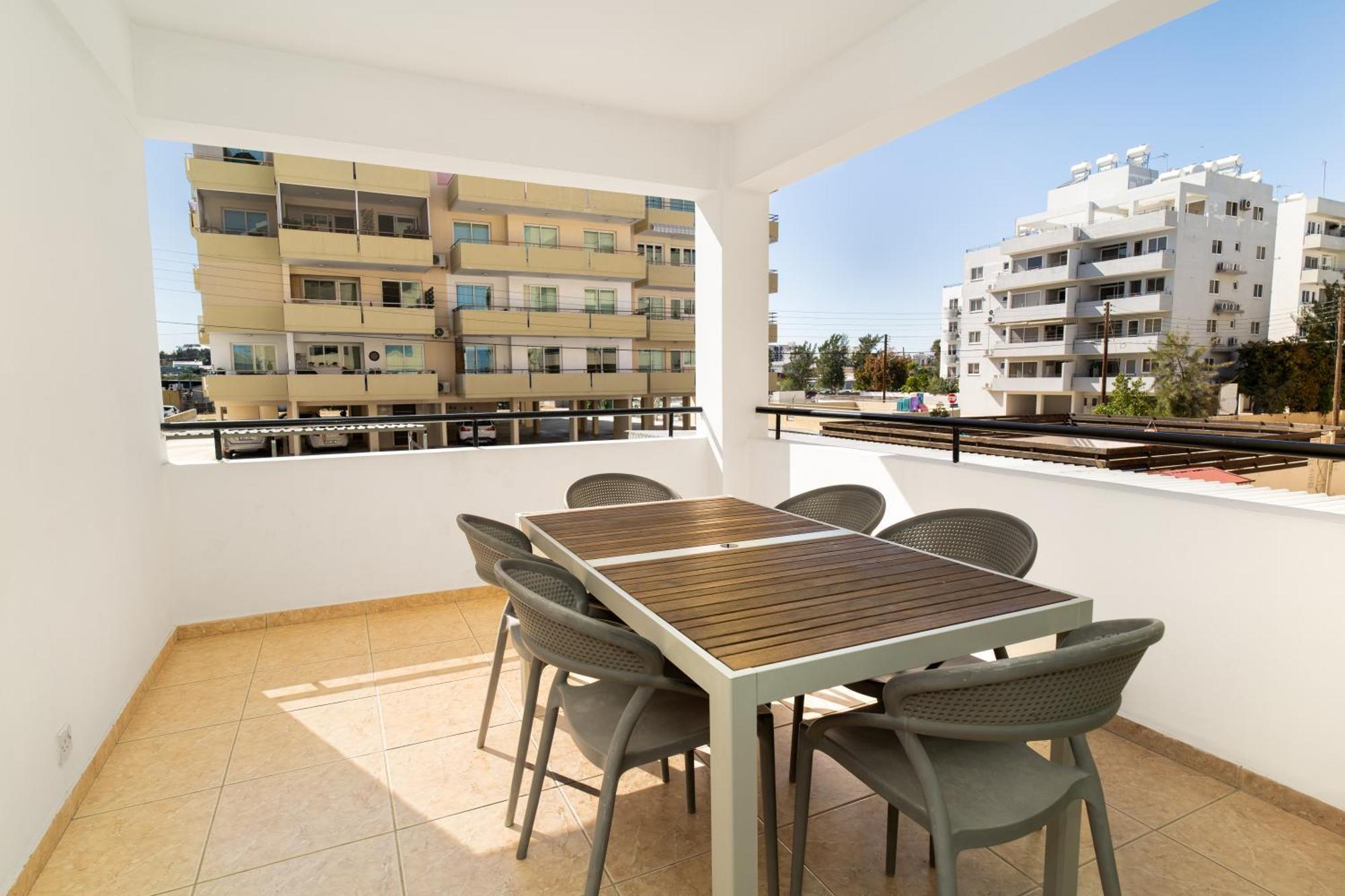 Olivia Mackenzie 2 Bedroom Flat With Pool Larnaca Exterior foto