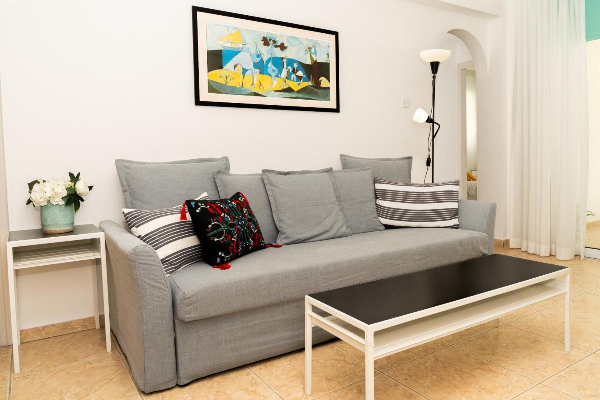 Olivia Mackenzie 2 Bedroom Flat With Pool Larnaca Exterior foto