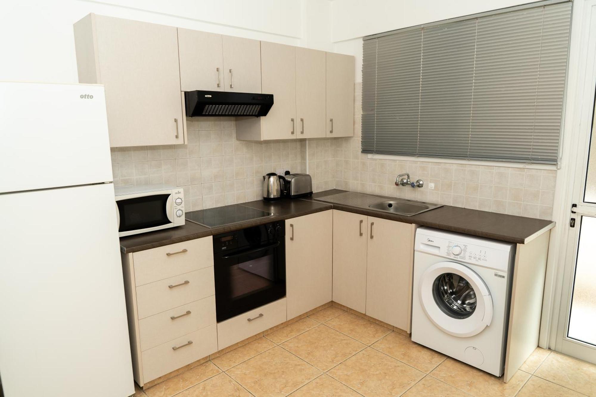 Olivia Mackenzie 2 Bedroom Flat With Pool Larnaca Exterior foto